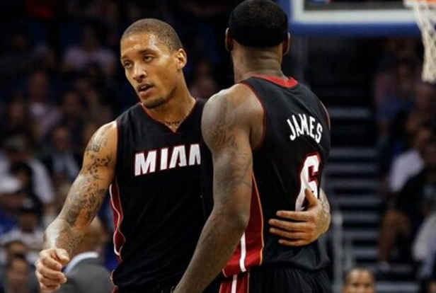 湖人新赛季15人名单解析 魔术师运筹帷幄，内线双塔成型，麦基轮换遇挑战